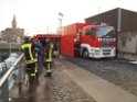 Einsatz BF Koeln Treibstoff auffangen Koeln Rheinauhafen P190